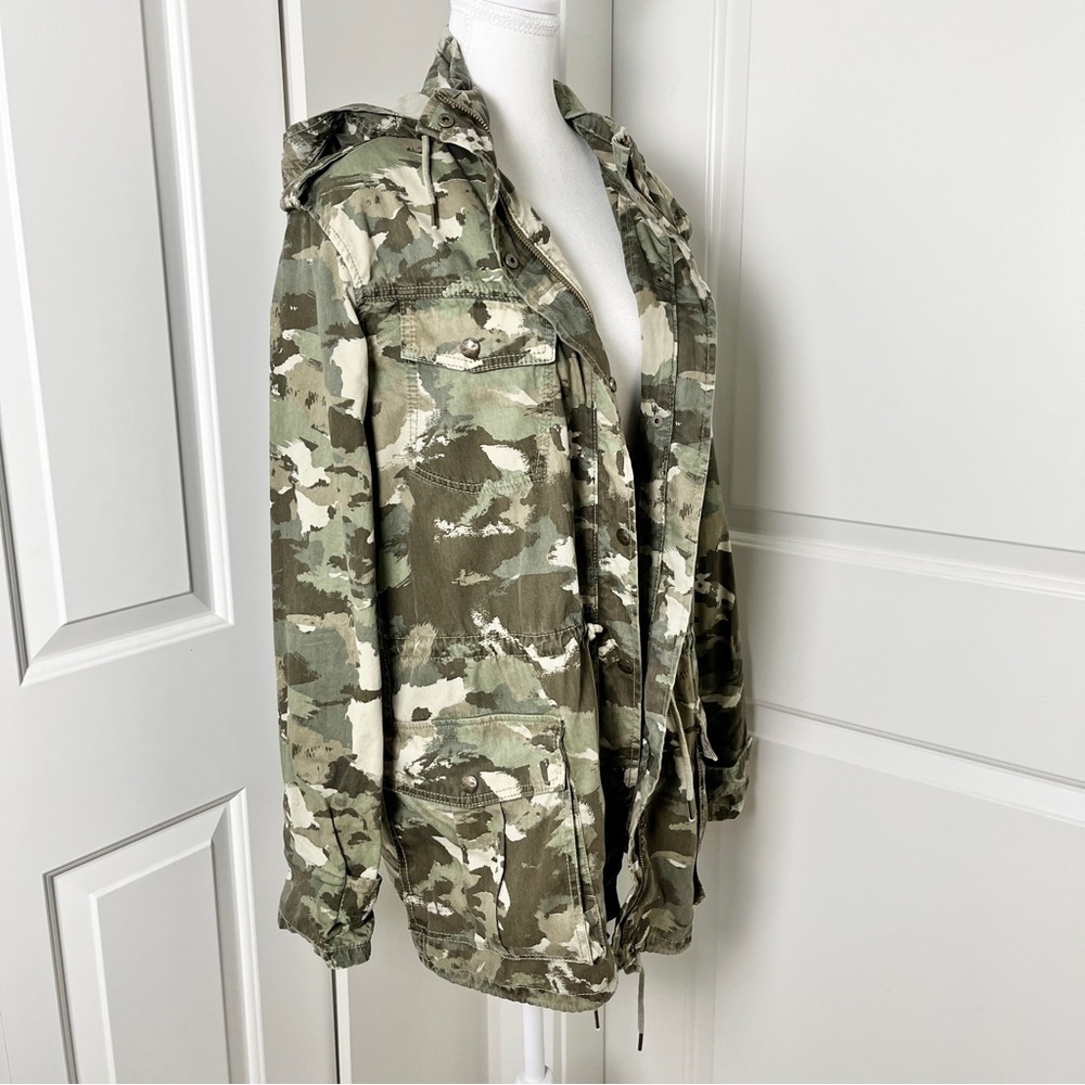 Aritzia Talula Hooded Camouflage Print Utilitarian Cargo Jacket - Size Medium - Picture 8 of 16